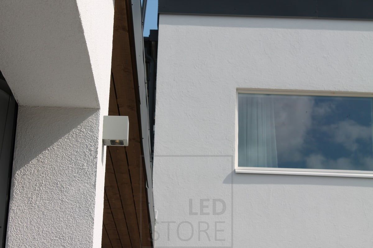 CUBIC OUT wall luminaire in facade